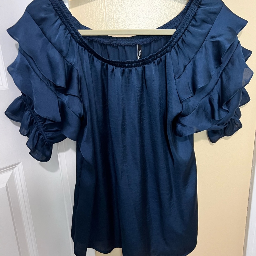 UNIPUNTO Navy Ruffle Sleeve Blouse
